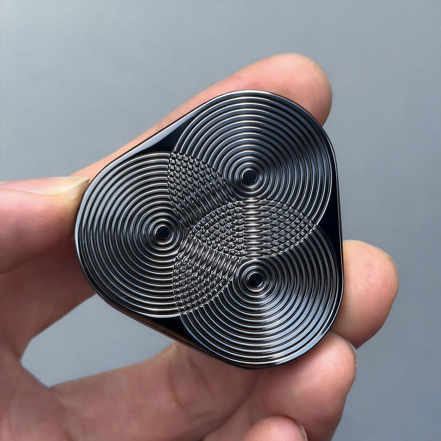 Cool Office Tech Gadgets - منزلق مغناطيسي مثلث الشكل مع خاصية