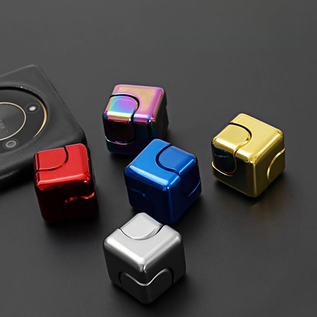 لعبة مكعب فيدجيت سبينر المعدني - مراجعة Cool Office Tech Gadgets وسعره